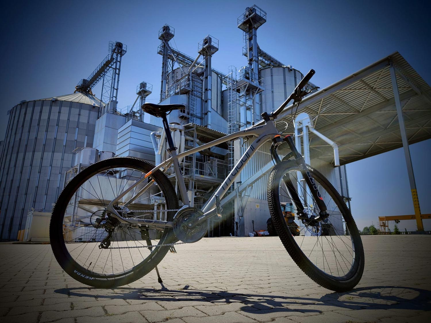 Madani Cabrero – rower terenowo-turystyczny dla wymagających rowerzystów