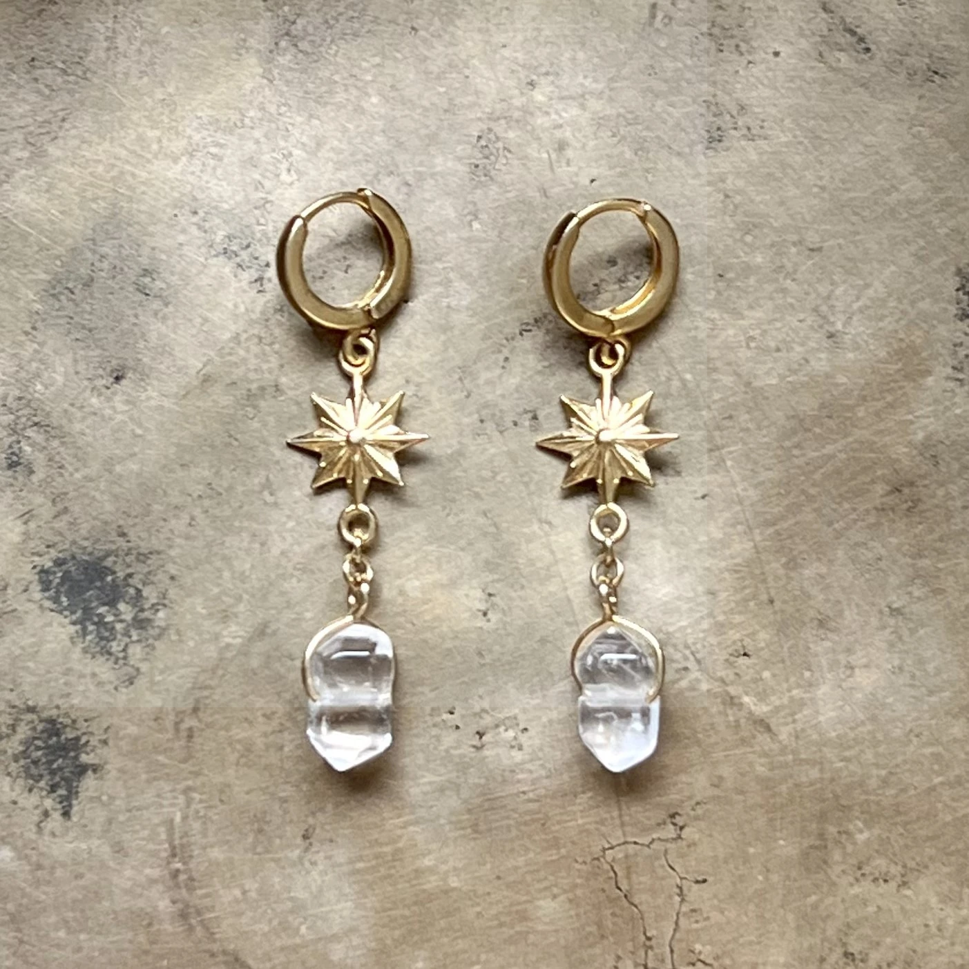 Naturalna elegancja: kolczyki kamienne od MagYo