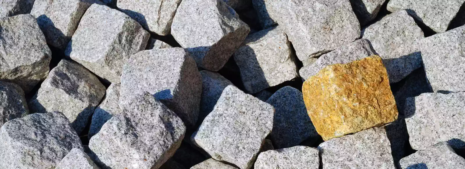 Wytrzymałość i elegancja w jednym – kostka granitowa od Kam-Trans