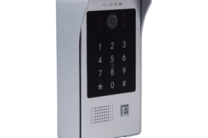 VIDOS S20da: stacja bramowa z zamkiem szyfrowym i RFID, która ułatwia dostęp do domu